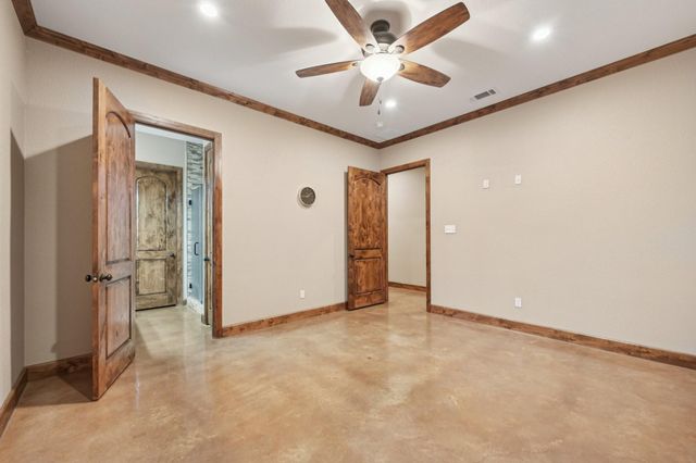 15450 Shady Oaks Drive, Stagecoach, TX 77355
