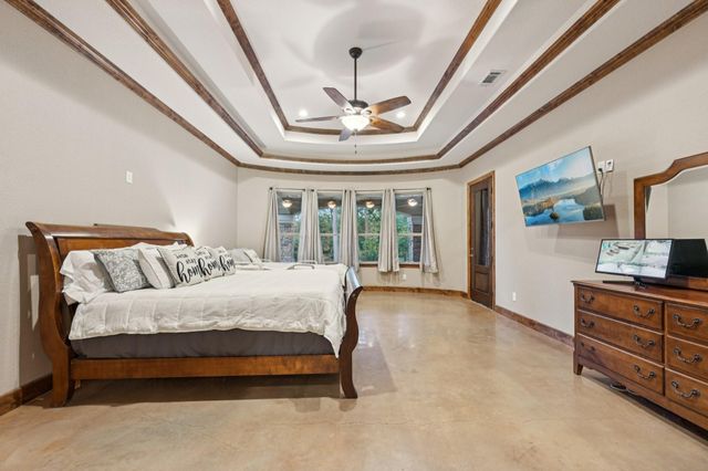 15450 Shady Oaks Drive, Stagecoach, TX 77355