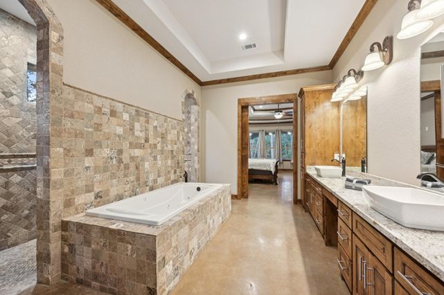 15450 Shady Oaks Drive, Stagecoach, TX 77355