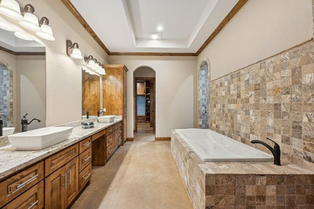 15450 Shady Oaks Drive, Stagecoach, TX 77355