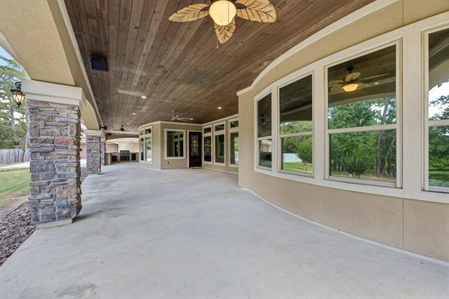15450 Shady Oaks Drive, Stagecoach, TX 77355