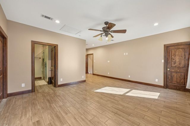 15450 Shady Oaks Drive, Stagecoach, TX 77355