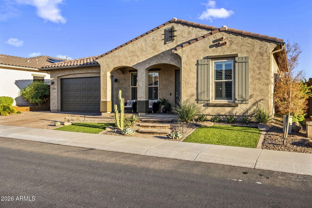 2939 E CREST Lane, Phoenix, AZ 85050 — exterior