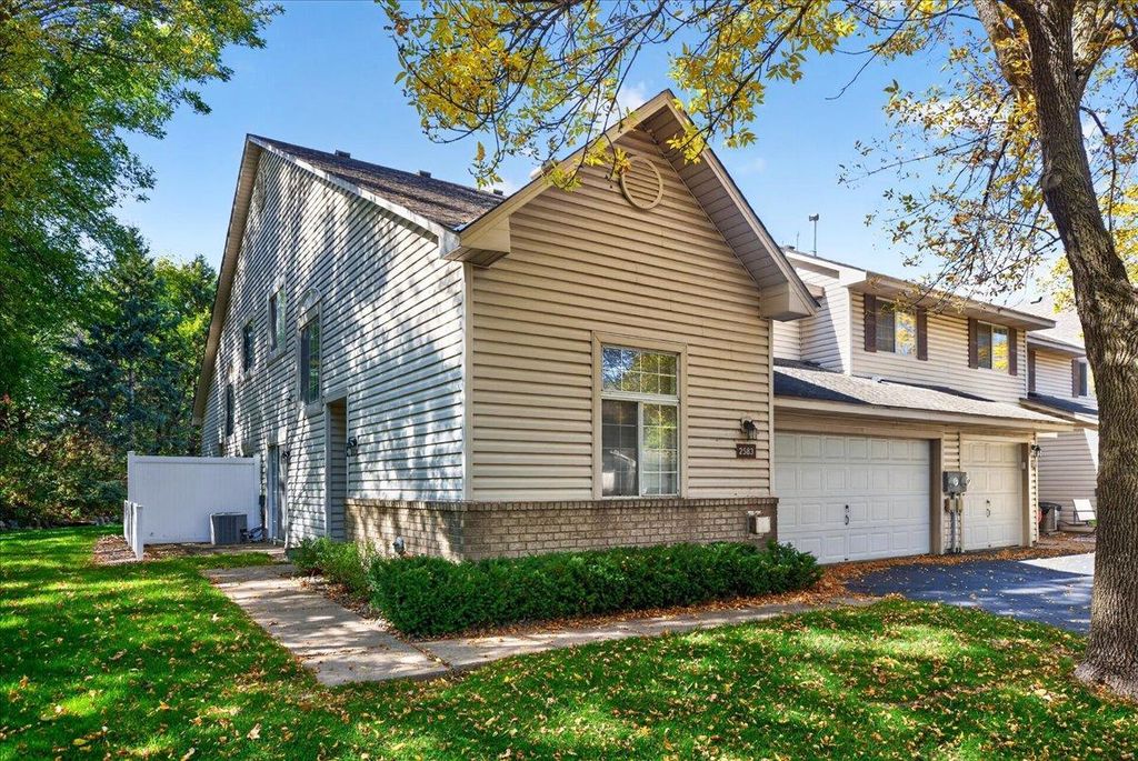 2583 Lockwood Drive, Mendota Heights, MN 55120 — exterior