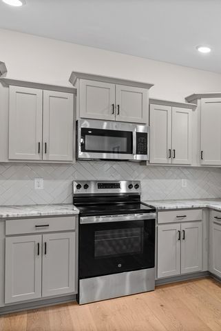 310 Switchgrass Dr, Clarksville, TN 37042
