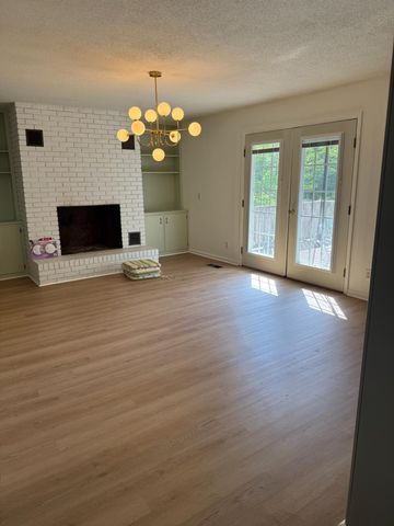923 W Crest Road, Chattanooga, TN 37404