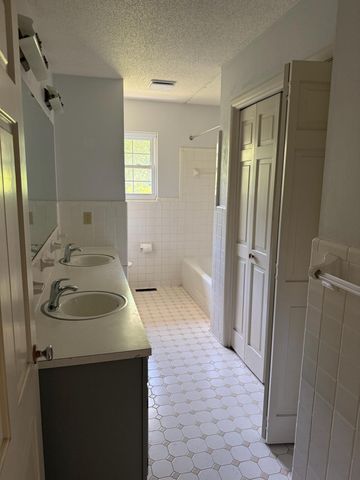923 W Crest Road, Chattanooga, TN 37404