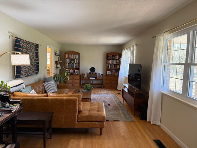 923 W Crest Road, Chattanooga, TN 37404