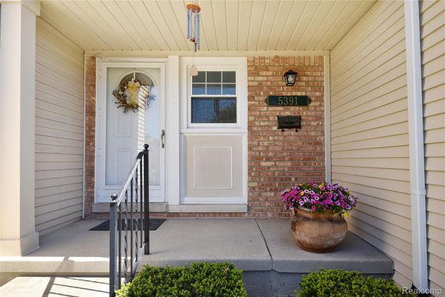 5391 Breeze Hill Place, Troy, MI 48098