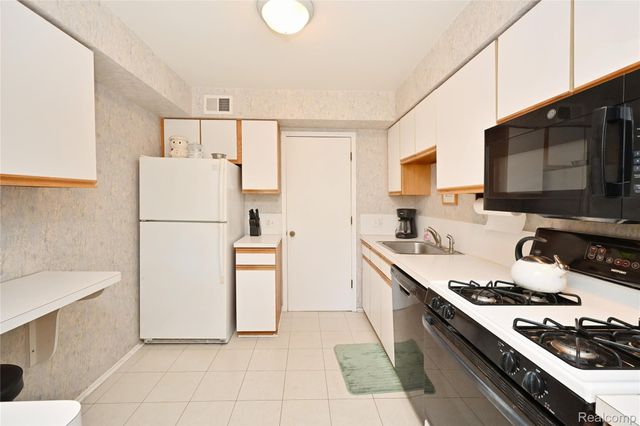 5391 Breeze Hill Place, Troy, MI 48098