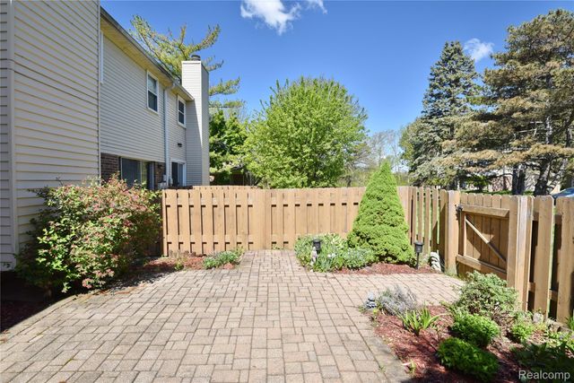 5391 Breeze Hill Place, Troy, MI 48098