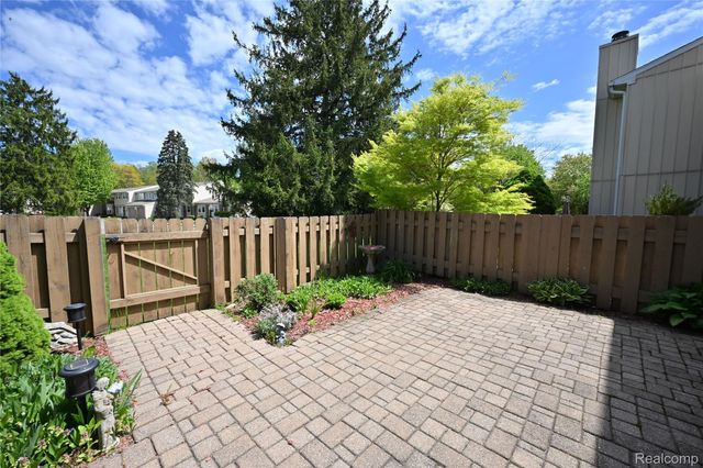 5391 Breeze Hill Place, Troy, MI 48098