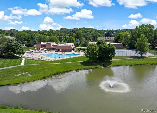 5391 Breeze Hill Place, Troy, MI 48098