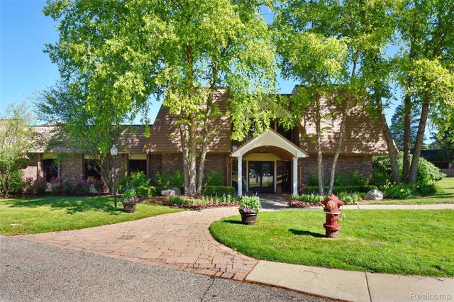 5391 Breeze Hill Place, Troy, MI 48098