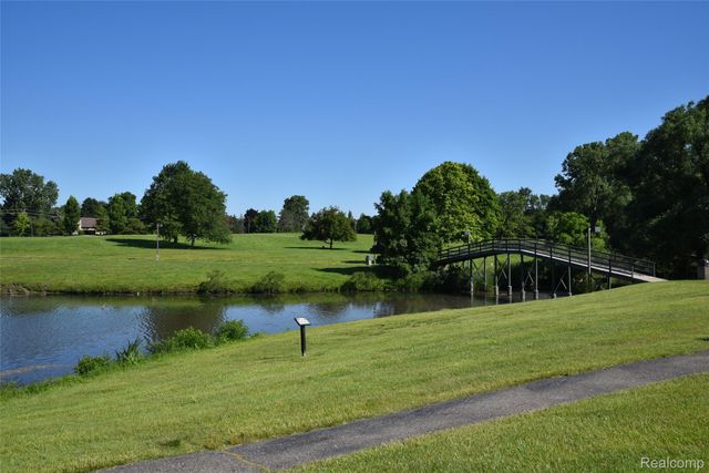 5391 Breeze Hill Place, Troy, MI 48098