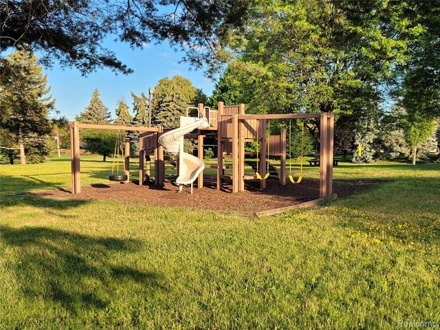 5391 Breeze Hill Place, Troy, MI 48098