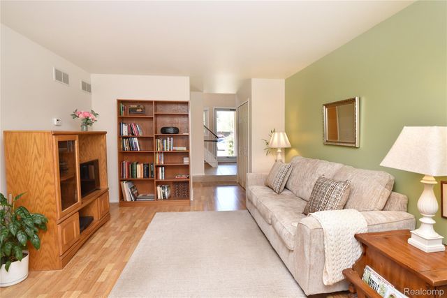 5391 Breeze Hill Place, Troy, MI 48098
