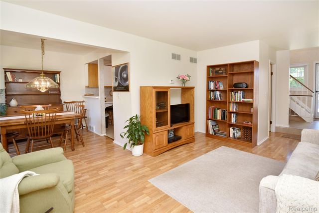 5391 Breeze Hill Place, Troy, MI 48098