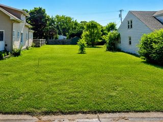20800 Rensselaer Street, Farmington, MI 48336