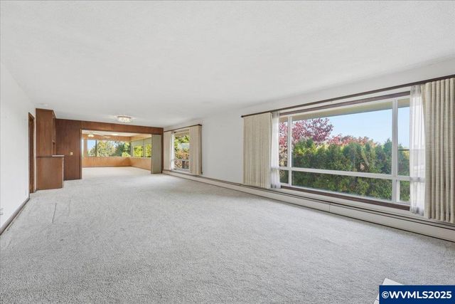 1245 Hillendale Dr SE, Salem, OR 97302