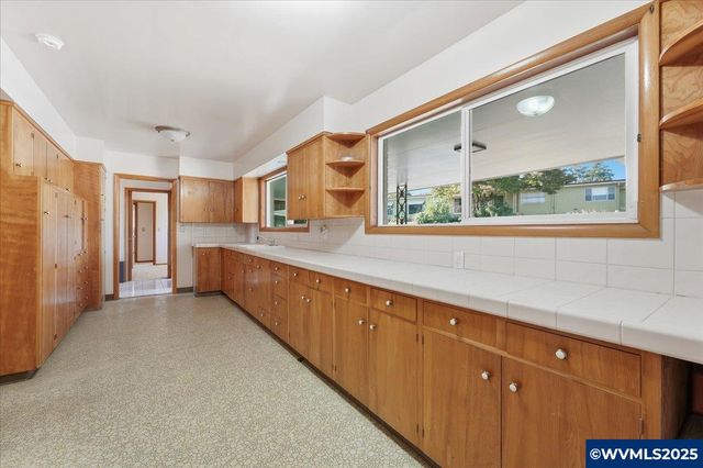 1245 Hillendale Dr SE, Salem, OR 97302