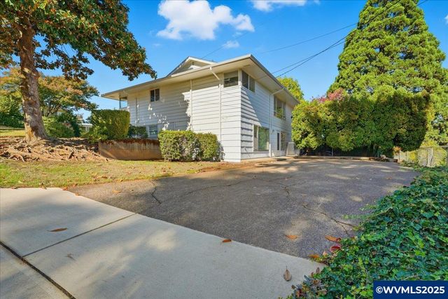 1245 Hillendale Dr SE, Salem, OR 97302