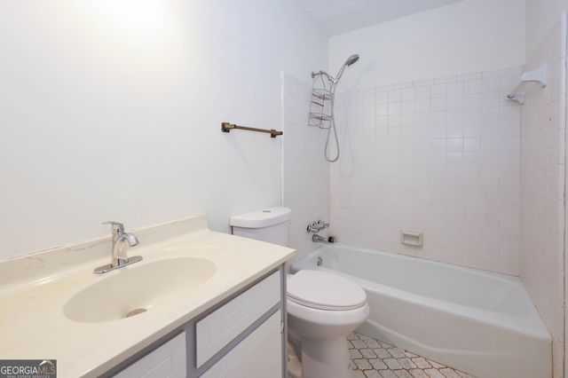 4128 Mayflower Court SW, Lilburn, GA 30047