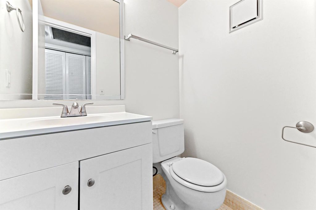 Image 13 of property listing at 1010 Newcastle A 1010, Boca Raton, FL 33434