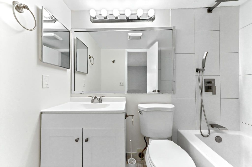 Image 18 of property listing at 1010 Newcastle A 1010, Boca Raton, FL 33434