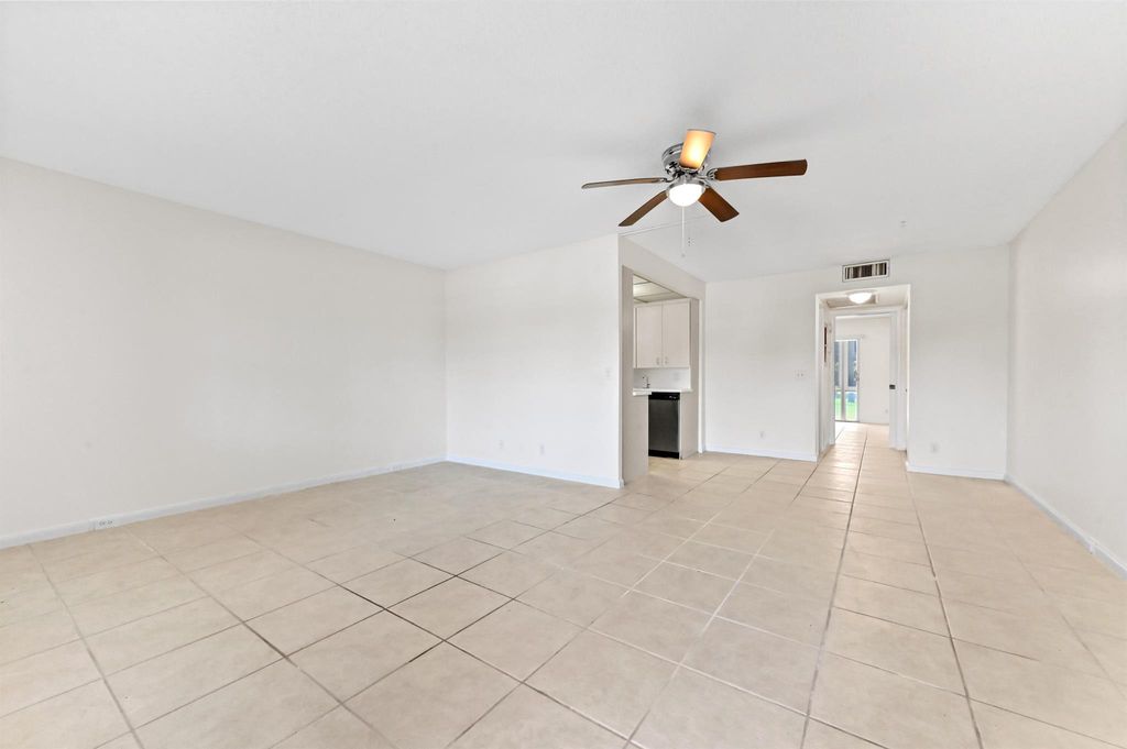 Image 8 of property listing at 1010 Newcastle A 1010, Boca Raton, FL 33434