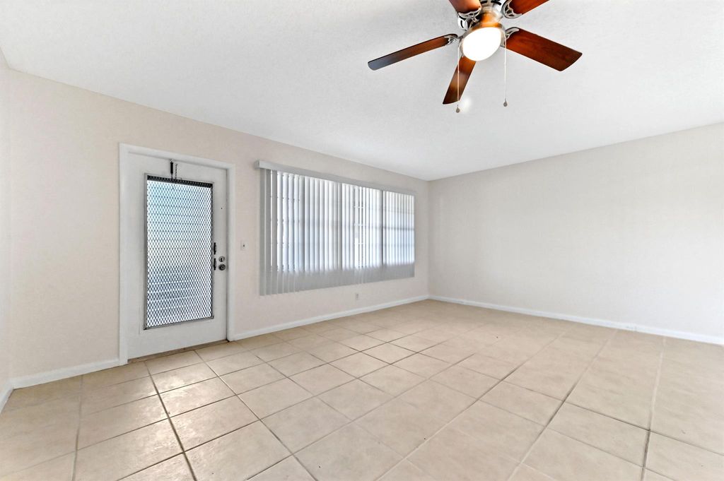 Image 9 of property listing at 1010 Newcastle A 1010, Boca Raton, FL 33434