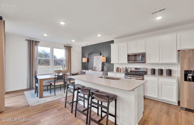 2521 Aiken Rdg Dr, Louisville, KY 40245
