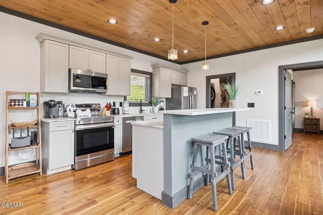 332 Sterling Drive, Gatlinburg, TN 37738