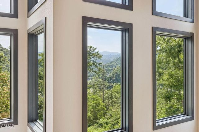332 Sterling Drive, Gatlinburg, TN 37738
