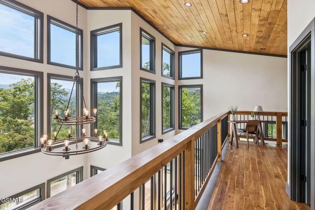 332 Sterling Drive, Gatlinburg, TN 37738