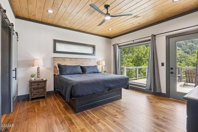 332 Sterling Drive, Gatlinburg, TN 37738