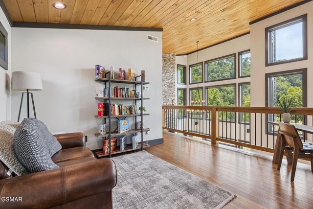 332 Sterling Drive, Gatlinburg, TN 37738
