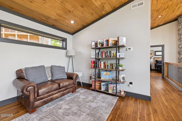 332 Sterling Drive, Gatlinburg, TN 37738