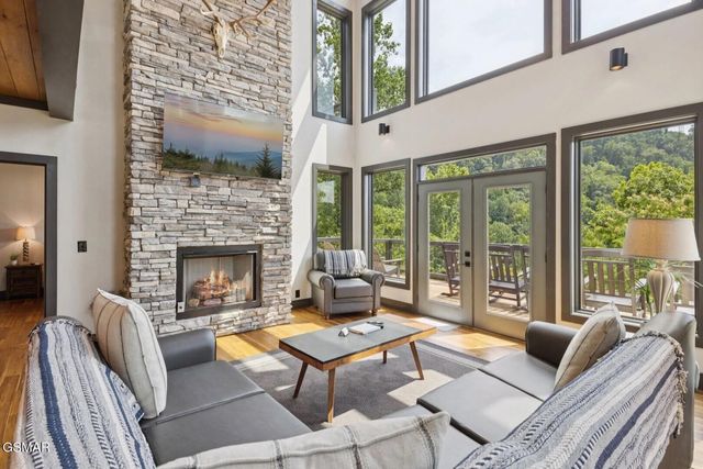332 Sterling Drive, Gatlinburg, TN 37738