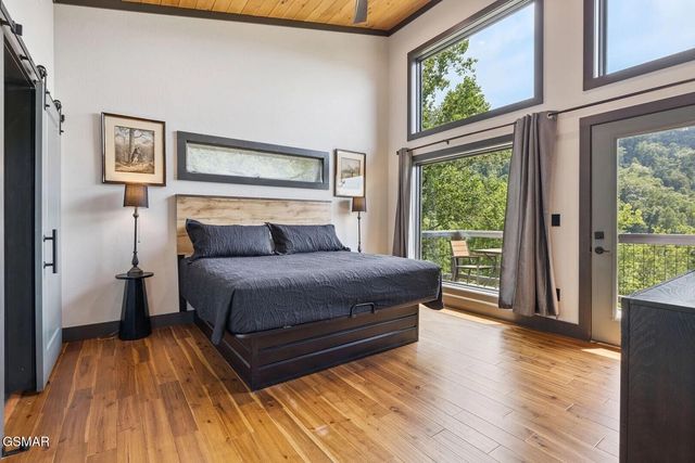332 Sterling Drive, Gatlinburg, TN 37738