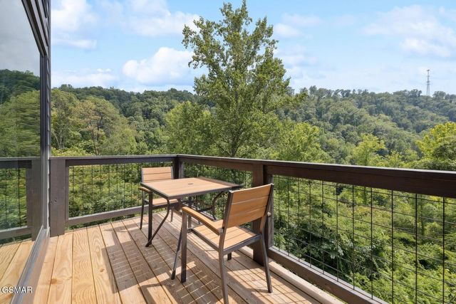 332 Sterling Drive, Gatlinburg, TN 37738