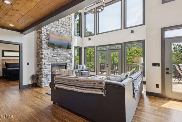 332 Sterling Drive, Gatlinburg, TN 37738