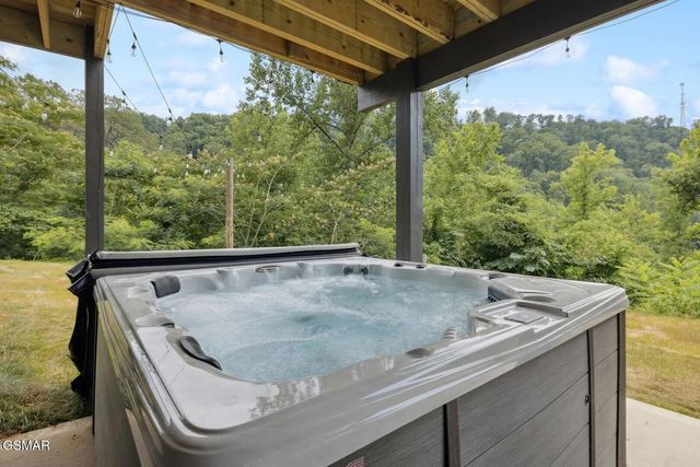 332 Sterling Drive, Gatlinburg, TN 37738
