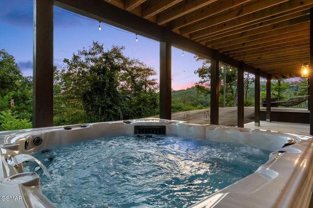 332 Sterling Drive, Gatlinburg, TN 37738