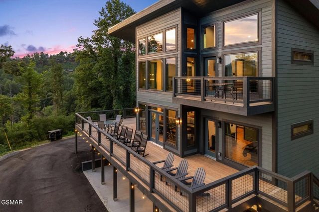 332 Sterling Drive, Gatlinburg, TN 37738
