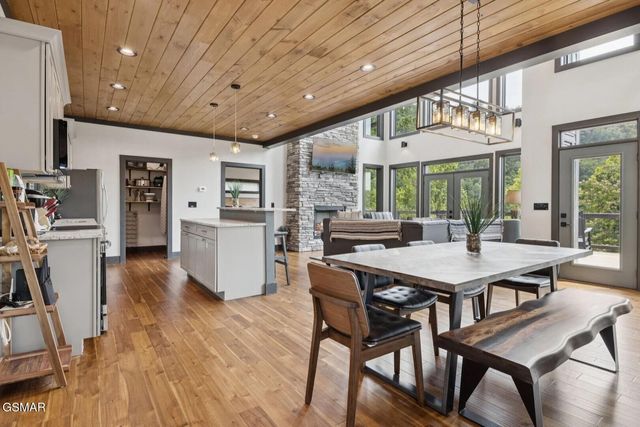332 Sterling Drive, Gatlinburg, TN 37738