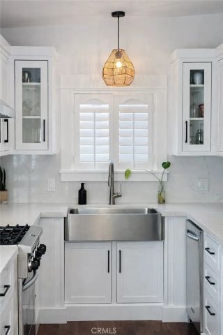 611 Avenue C, Redondo Beach, CA 90277