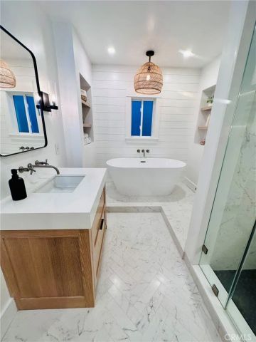 611 Avenue C, Redondo Beach, CA 90277