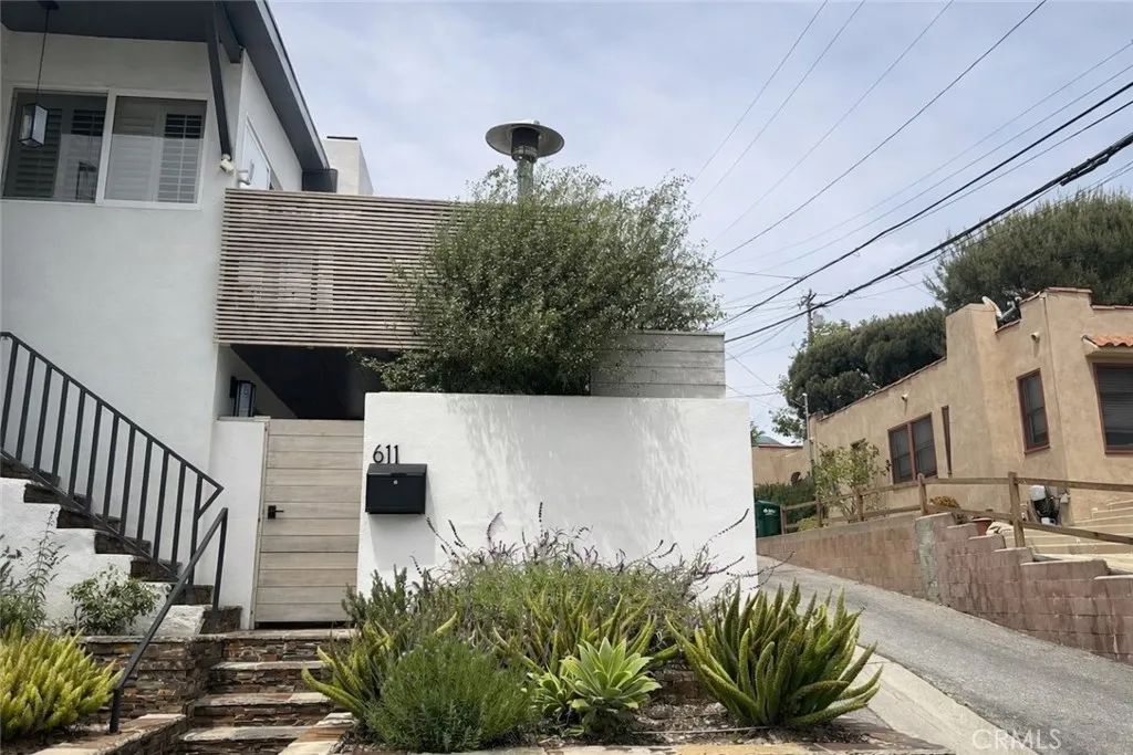 611 Avenue C, Redondo Beach, CA 90277
