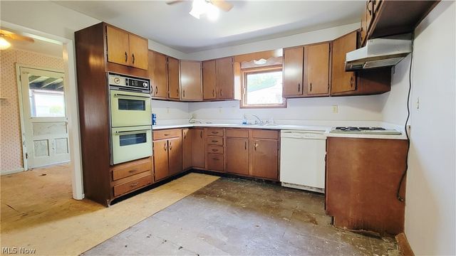 603 Poplar Avenue, Williamstown, WV 26187